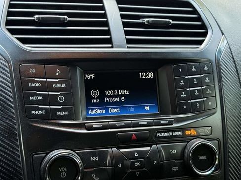 Used 2017 Ford Explorer XLT AWD/4WD image 14