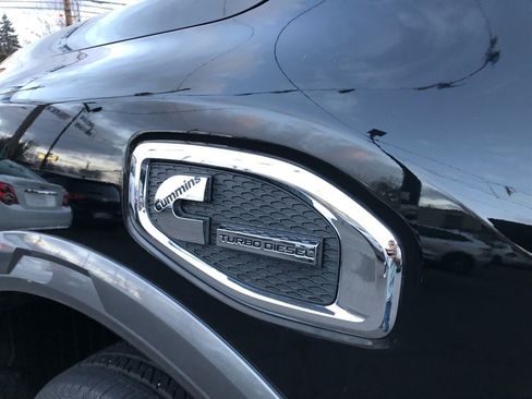 Used 2017 Nissan Titan PRO-4X AWD/4WD image 9