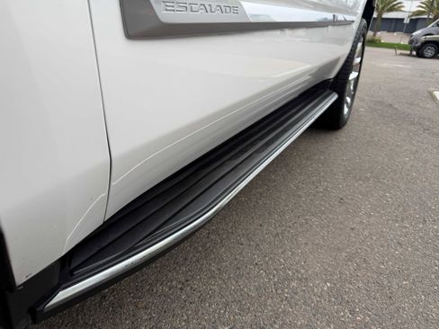 Used 2020 Cadillac Escalade Luxury image 9