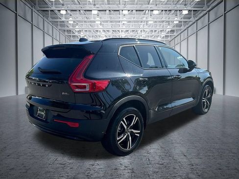 Used 2024 Volvo XC40 B5 Core AWD/4WD image 8