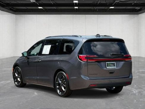 Certified 2022 Chrysler Pacifica Touring-L w/ S Appearance Package FWD image 3