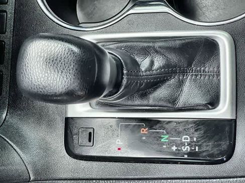 Used 2018 Toyota Highlander LE FWD image 16