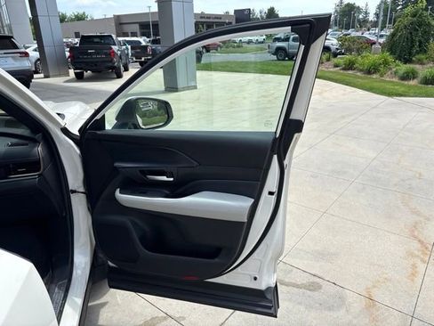 Used 2024 Toyota Grand Highlander AWD Hybrid image 37