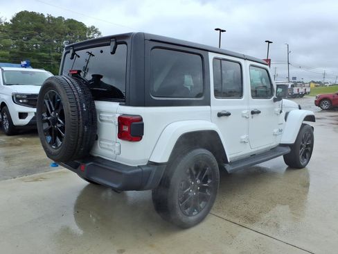 Used 2023 Jeep Wrangler Unlimited Sahara w/ Cold Weather Group AWD/4WD image 5