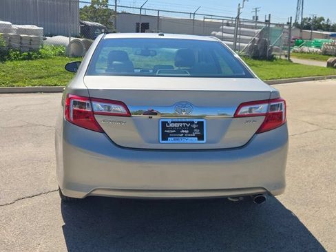 Used 2014 Toyota Camry XLE w/ Leather Package FWD image 13