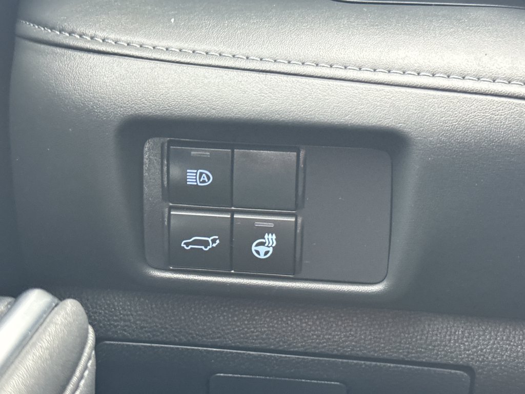 Used 2020 Toyota Highlander Limited AWD/4WD image 32