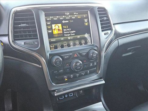 Used 2018 Jeep Grand Cherokee Limited image 13