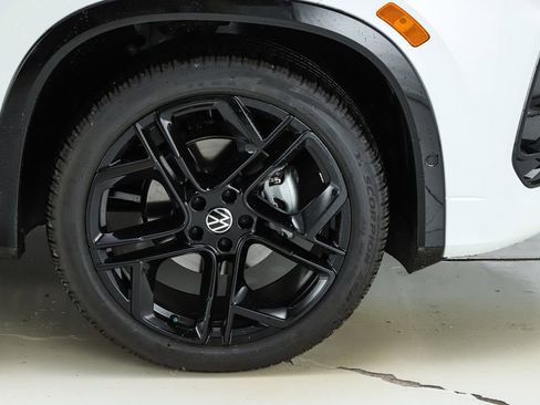 New 2026 Volkswagen Tiguan SE R-Line image 14