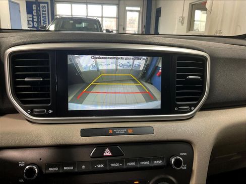Used 2020 Kia Sportage LX image 19
