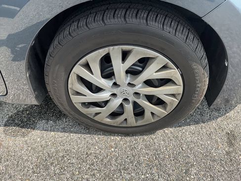 Used 2017 Toyota Corolla LE w/ Carpet Mat Package (TMS) FWD image 11