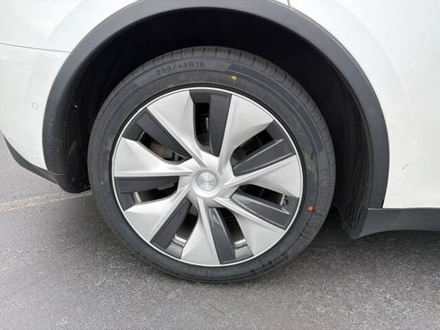 Used 2021 Tesla Model Y Long Range AWD/4WD image 15