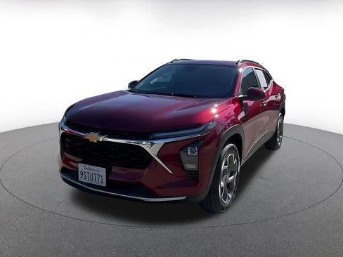 Used 2025 Chevrolet Trax LT image 7