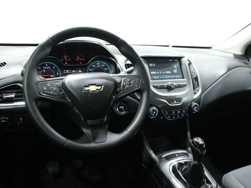 Used 2018 Chevrolet Cruze LT FWD image 2