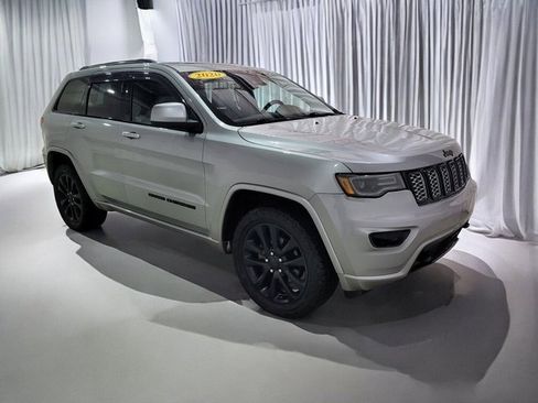 Used 2020 Jeep Grand Cherokee Altitude image 2