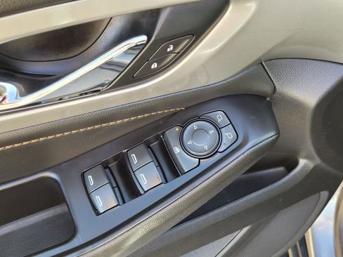 Used 2020 Chevrolet Traverse LS image 21