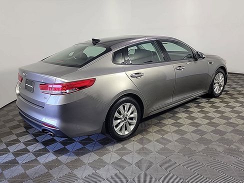 Used 2018 Kia Optima EX w/ Premium Package FWD image 4