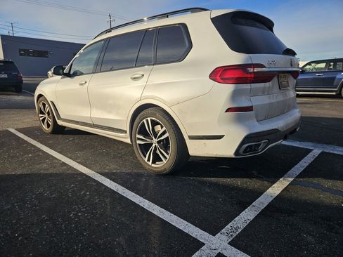 Used 2022 BMW X7 xDrive40i w/ M Sport Package image 11