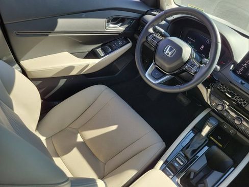 Used 2025 Honda Accord Touring image 3