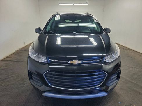Used 2019 Chevrolet Trax LT w/ LT Convenience Package AWD/4WD image 2