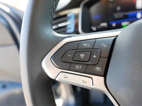 Certified 2025 Volkswagen Jetta SE image 25