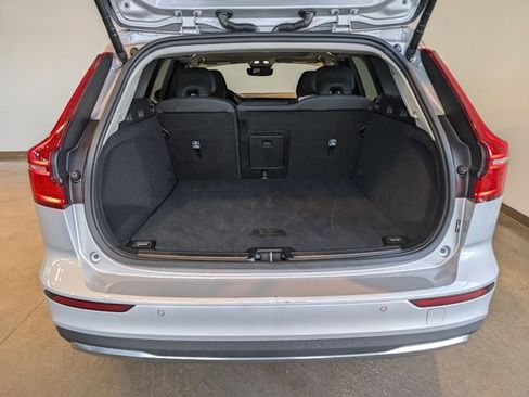 Used 2025 Volvo V60 B5 Cross Country Plus image 5