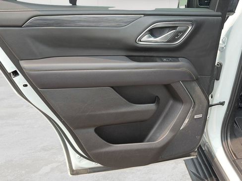 Used 2023 GMC Yukon SLT w/ SLT Premium Package AWD/4WD image 17