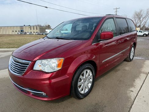 Used 2013 Chrysler Town & Country Touring FWD image 1
