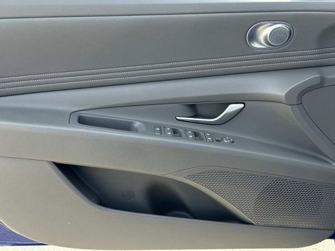 Used 2023 Hyundai Elantra SEL w/ Convenience Package FWD image 16