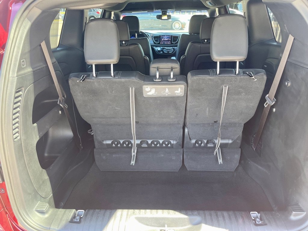 Used 2018 Chrysler Pacifica Touring-L w/ Premium Audio Group FWD image 35