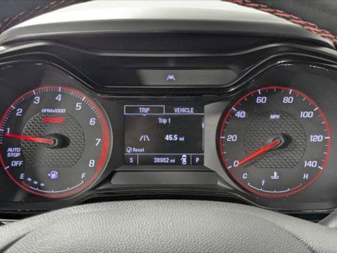 Used 2025 Chevrolet Trax RS w/ Sunroof Package FWD image 28