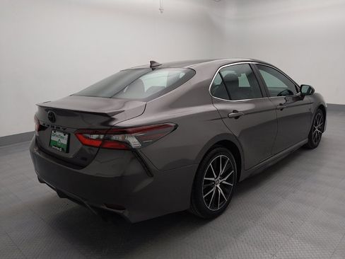 Used 2022 Toyota Camry SE image 9