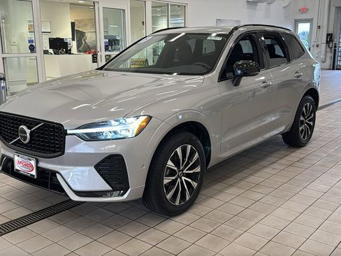 Used 2025 Volvo XC60 B5 Plus AWD/4WD image 9