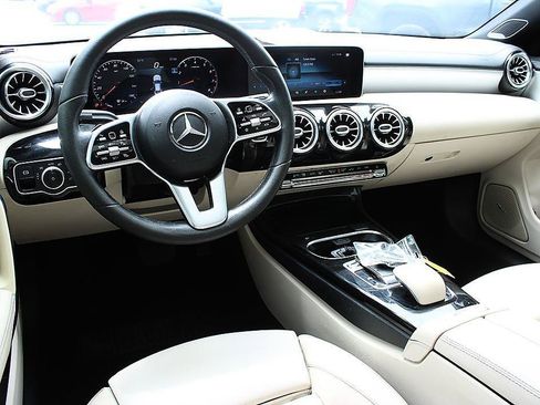Used 2020 Mercedes-Benz CLA 250 image 16