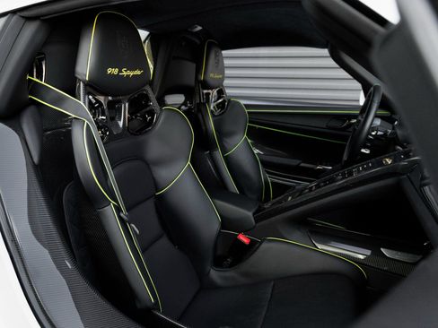 Used 2015 Porsche 918 Spyder image 43