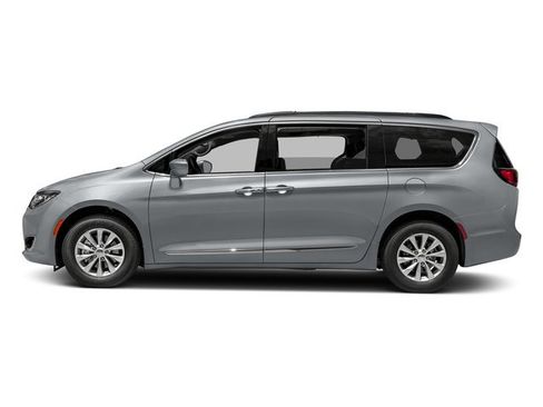 Used 2017 Chrysler Pacifica Limited w/ Advanced Safetytec Group FWD image 3