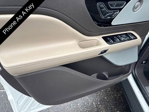Certified 2023 Lincoln Aviator Reserve w/ Equipment Group 201A image 15