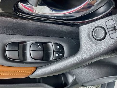 Used 2017 Nissan Rogue SL w/ SL Premium Package FWD image 19