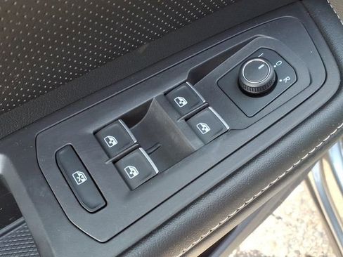 Used 2024 Volkswagen Atlas Cross Sport SE AWD/4WD image 18