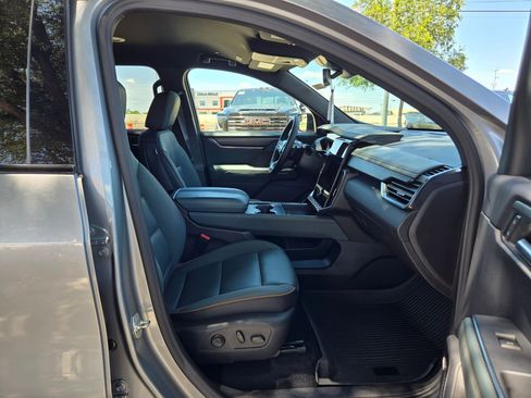 Certified 2024 GMC Acadia AT4 w/ Luxury Package AWD/4WD image 21