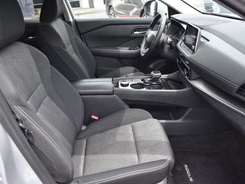 Used 2025 Nissan Rogue SV AWD/4WD image 12