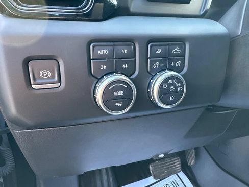 Used 2022 GMC Sierra 1500 AT4 w/ AT4 Premium Package AWD/4WD image 19