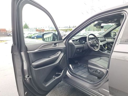 New 2025 Jeep Grand Cherokee Limited w/ MOPAR Finishing Package image 9