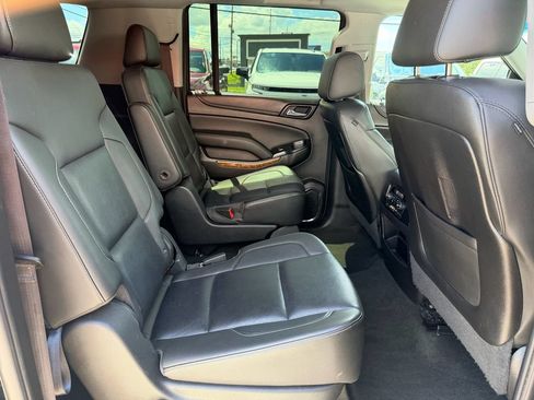 Used 2016 Chevrolet Suburban LTZ RWD image 17