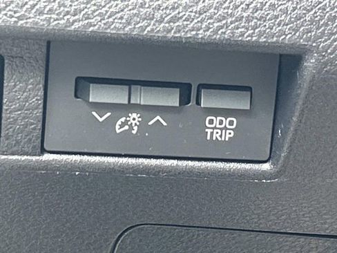 Used 2026 Toyota Sienna LE FWD image 29