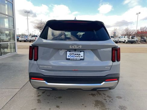 New 2026 Kia Sorento S image 6