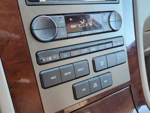 Used 2012 Lincoln Navigator 4WD image 23