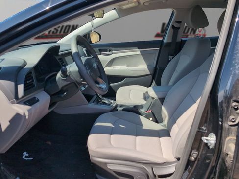 Used 2019 Hyundai Elantra SE w/ Winter Weather Package image 9