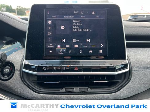 Used 2025 Jeep Compass Latitude AWD/4WD image 14