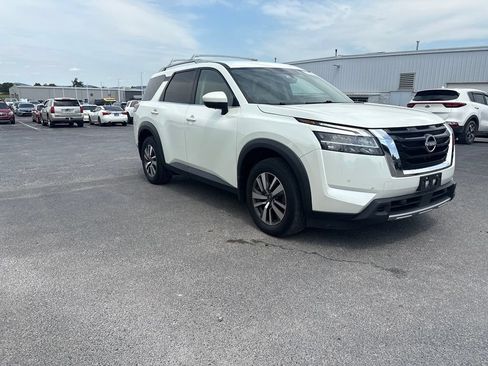 Used 2023 Nissan Pathfinder SL AWD/4WD image 2