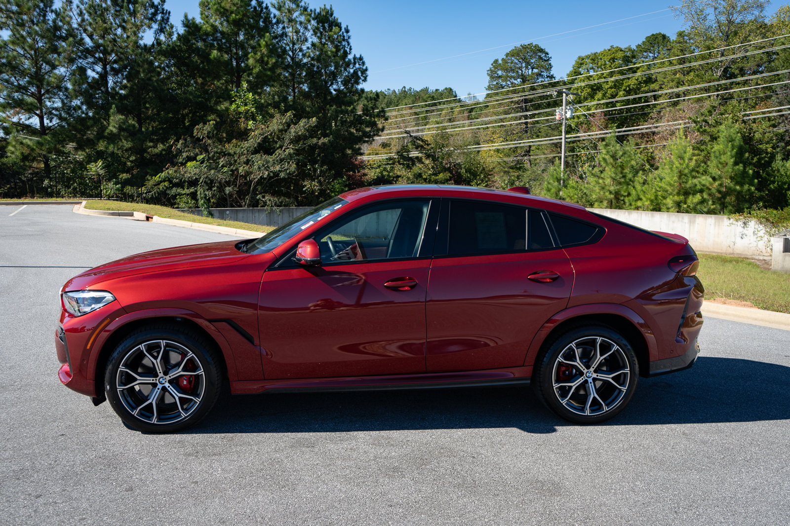 Used 2022 BMW X6 xDrive40i w/ M Sport Package AWD/4WD image 5